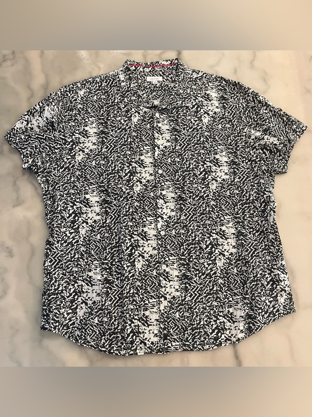 Men's Black & White Print Short-Sleeve Button-Up Shirt